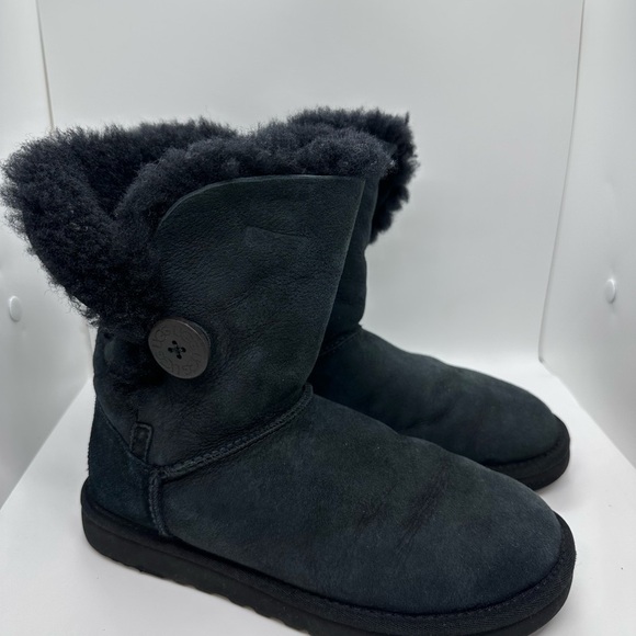 UGG Women's Bailey Button II Black Suede Sheepskin Boots - Picture 1 of 13